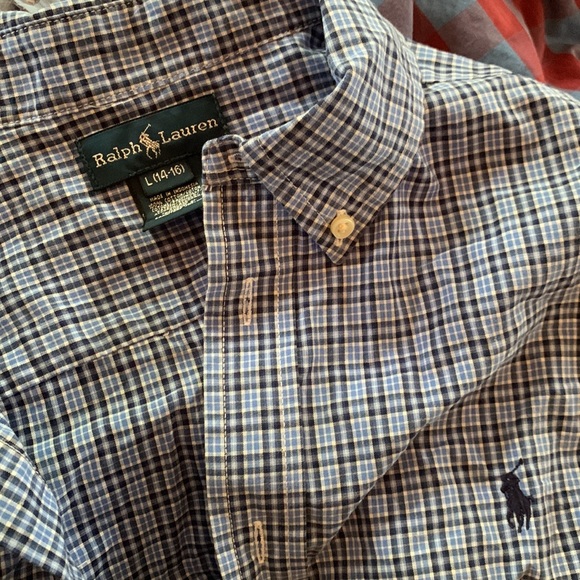 4 long sleeve button downs - Picture 5 of 5